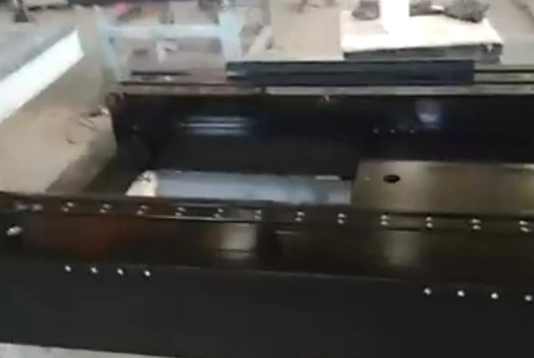 Εξαρτήματα γρανίτη με τρυπημένες τρύπες και εισαγόμενα μέρη